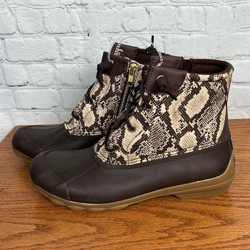 NWOB SPERRY Saltwater Snake Print Textile Duck Boots Waterproof Rain Snow Winter